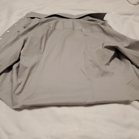 Tommy Hilfiger Men's Light Gray Button Down Shirt - Picture 4 of 7